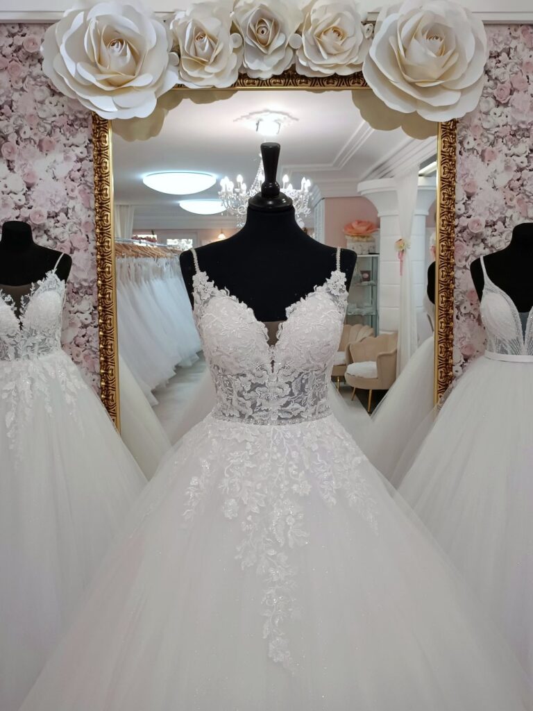 Szalagavató- és báliruha, keringőruha - Miss Ara - Vác