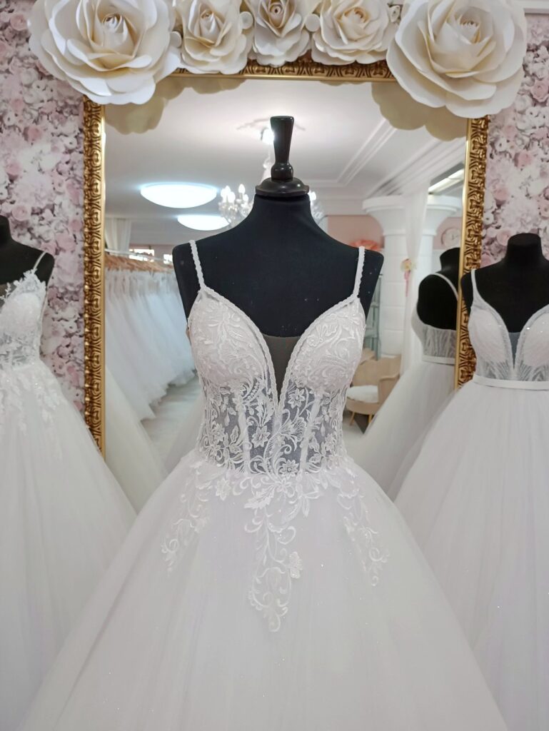 Szalagavató- és báliruha, keringőruha - Miss Ara - Vác