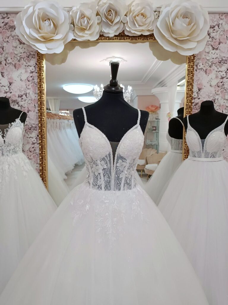 Szalagavató- és báliruha, keringőruha - Miss Ara - Vác