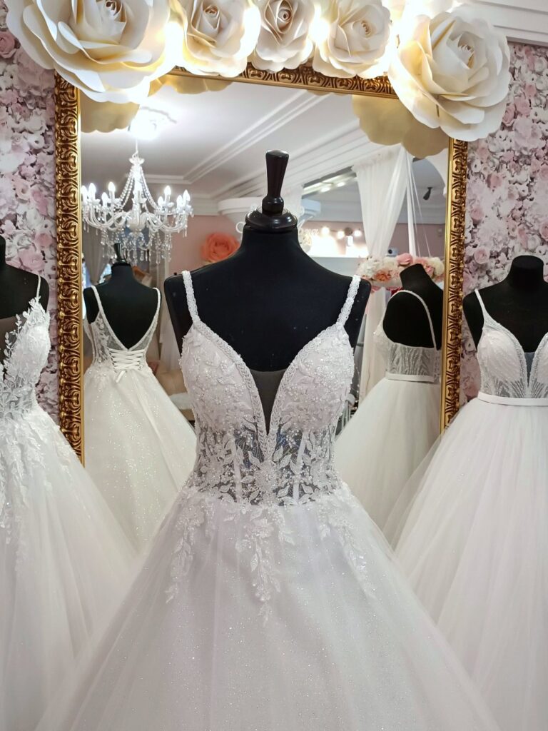 Szalagavató- és báliruha, keringőruha - Miss Ara - Vác