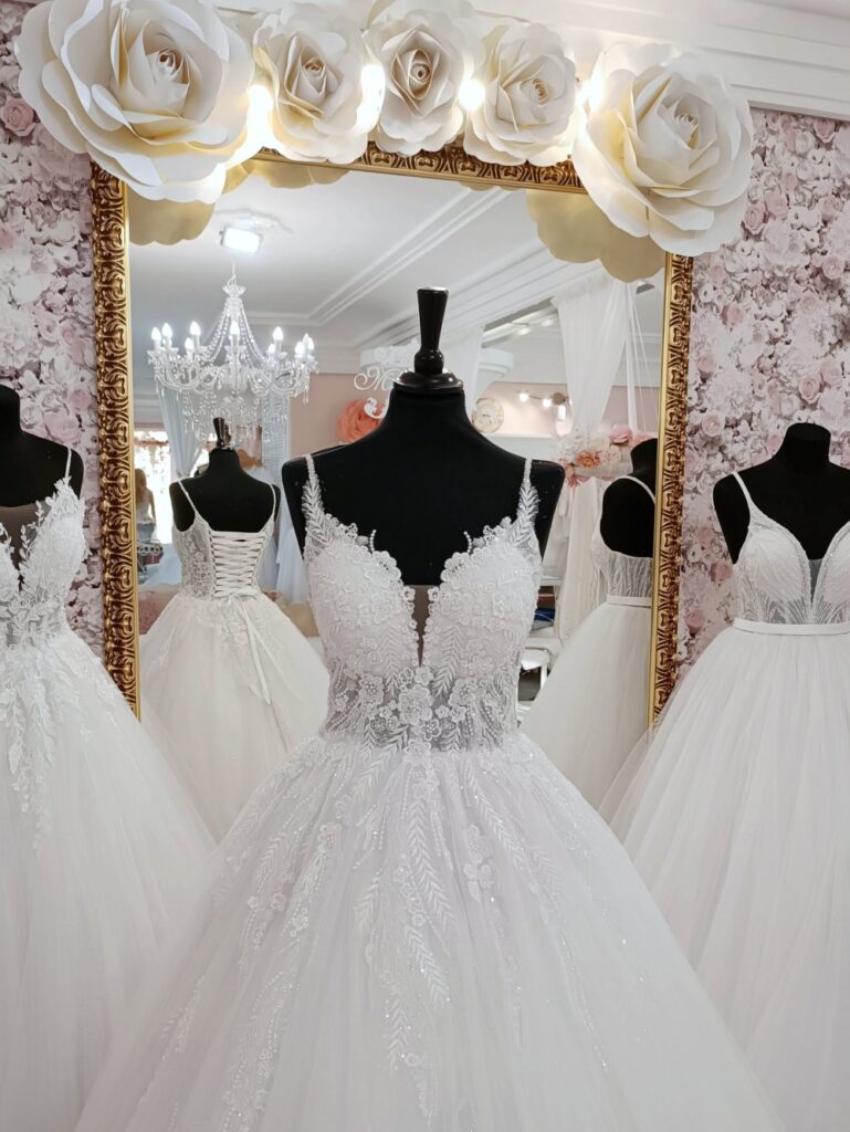 Szalagavató- és báliruha, keringőruha - Miss Ara - Vác