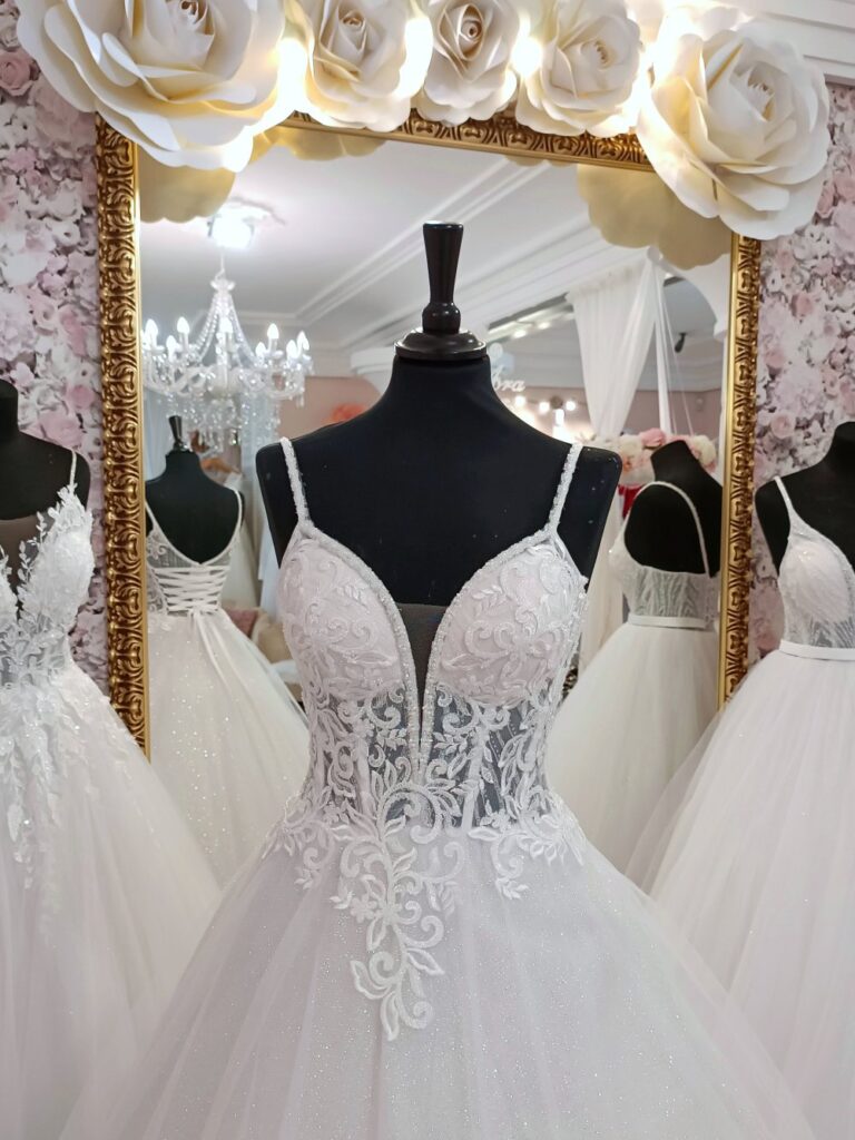 Szalagavató- és báliruha, keringőruha - Miss Ara - Vác