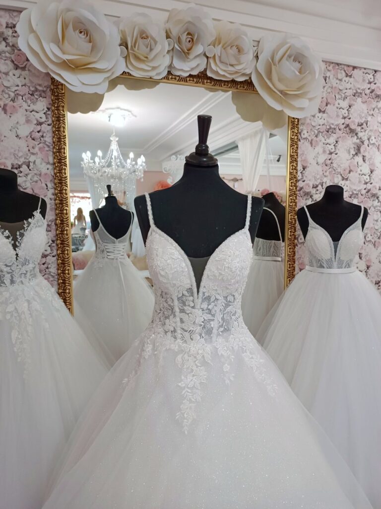 Szalagavató- és báliruha, keringőruha - Miss Ara - Vác