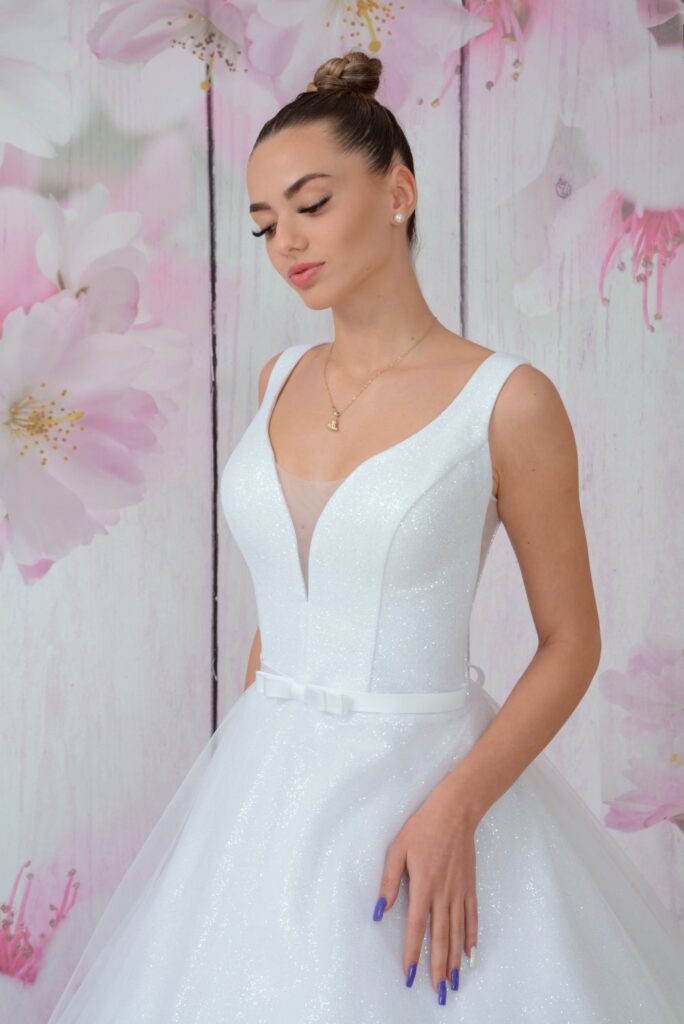 Szalagavató- és báliruha, keringőruha kölcsönző - Miss Ara - Vác