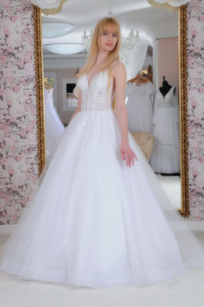 Szalagavató- és báliruha, keringőruha és kölcsönző - Miss Ara - Vác