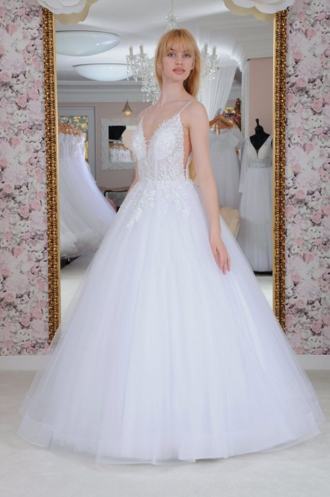 Szalagavató- és báliruha, keringőruha és kölcsönző - Miss Ara - Vác