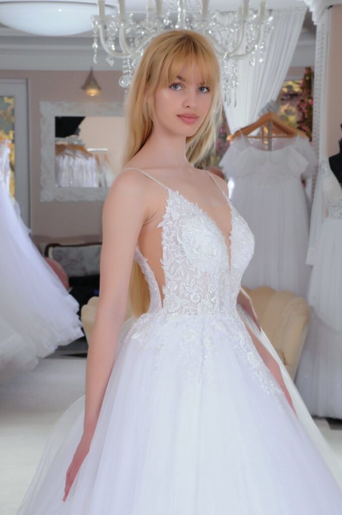 Szalagavató- és báliruha, keringőruha és kölcsönző - Miss Ara - Vác