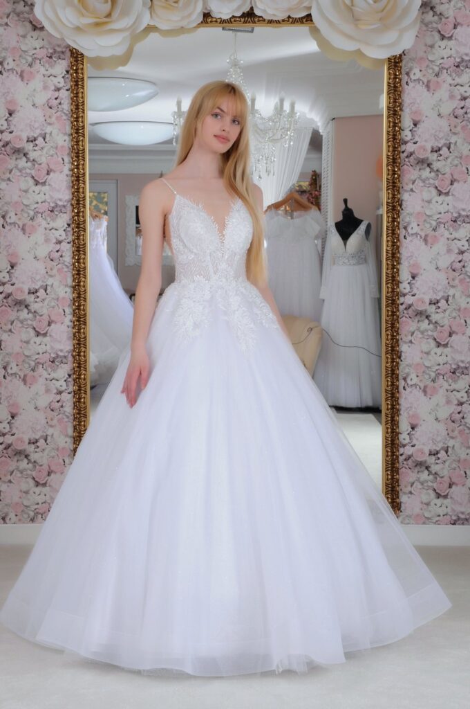 Szalagavató- és báliruha, keringőruha és kölcsönző - Miss Ara - Vác