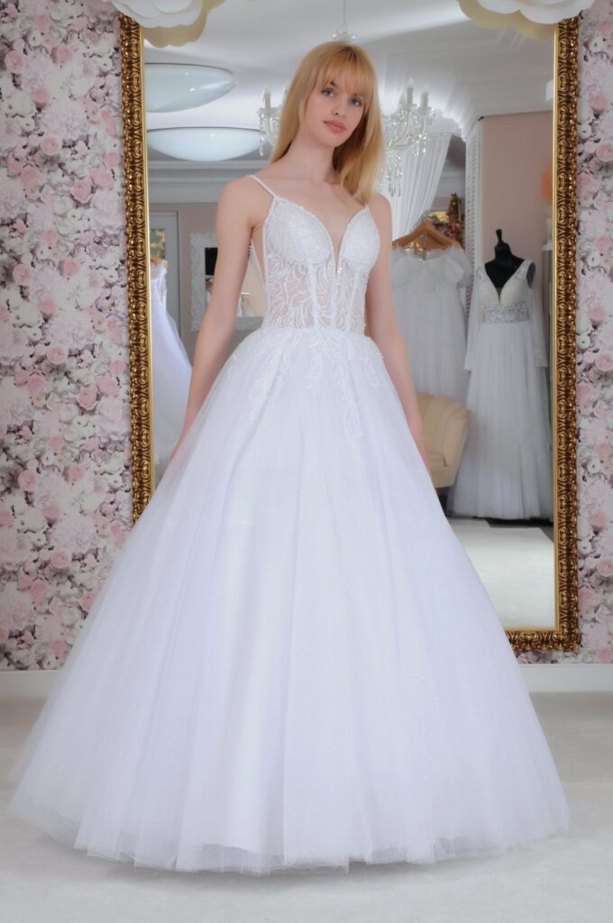 Szalagavató- és báliruha, keringőruha és kölcsönző - Miss Ara - Vác