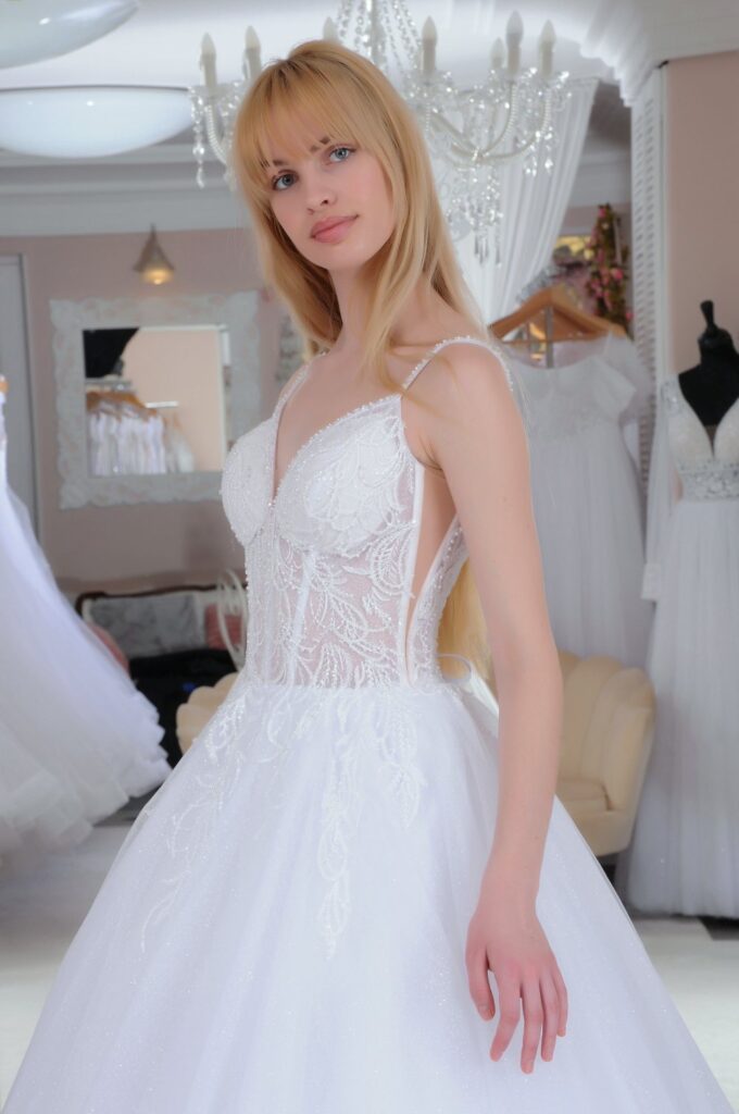 Szalagavató- és báliruha, keringőruha és kölcsönző - Miss Ara - Vác