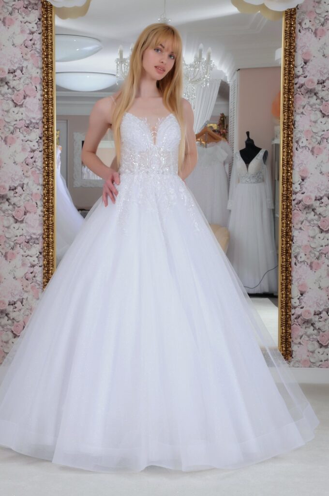 Szalagavató- és báliruha, keringőruha és kölcsönző - Miss Ara - Vác