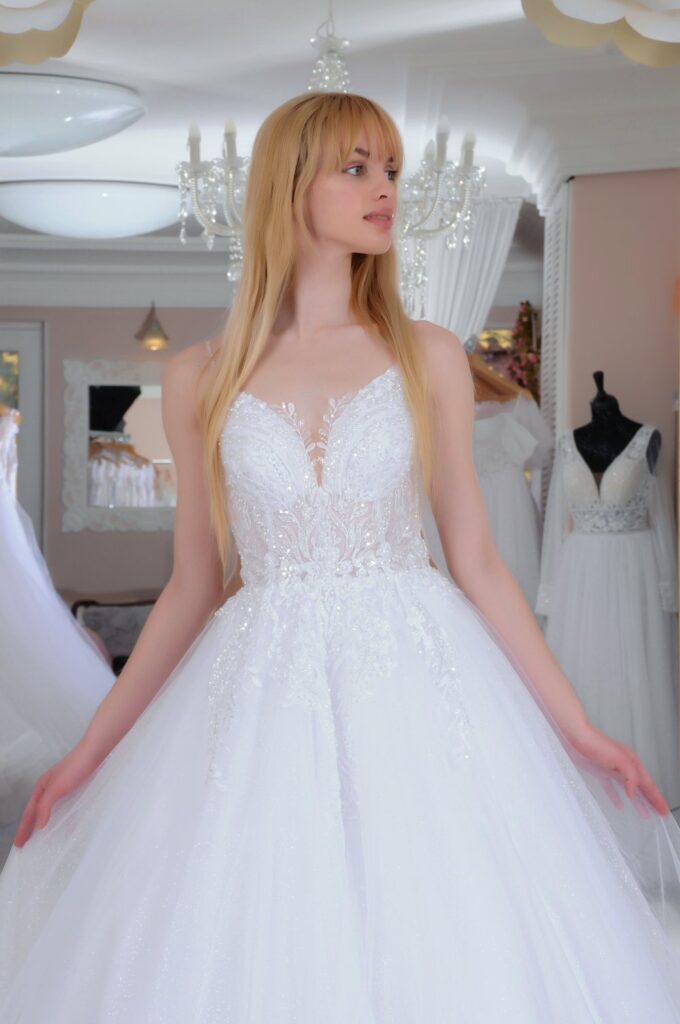 Szalagavató- és báliruha, keringőruha és kölcsönző - Miss Ara - Vác