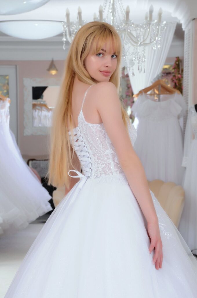 Szalagavató- és báliruha, keringőruha és kölcsönző - Miss Ara - Vác