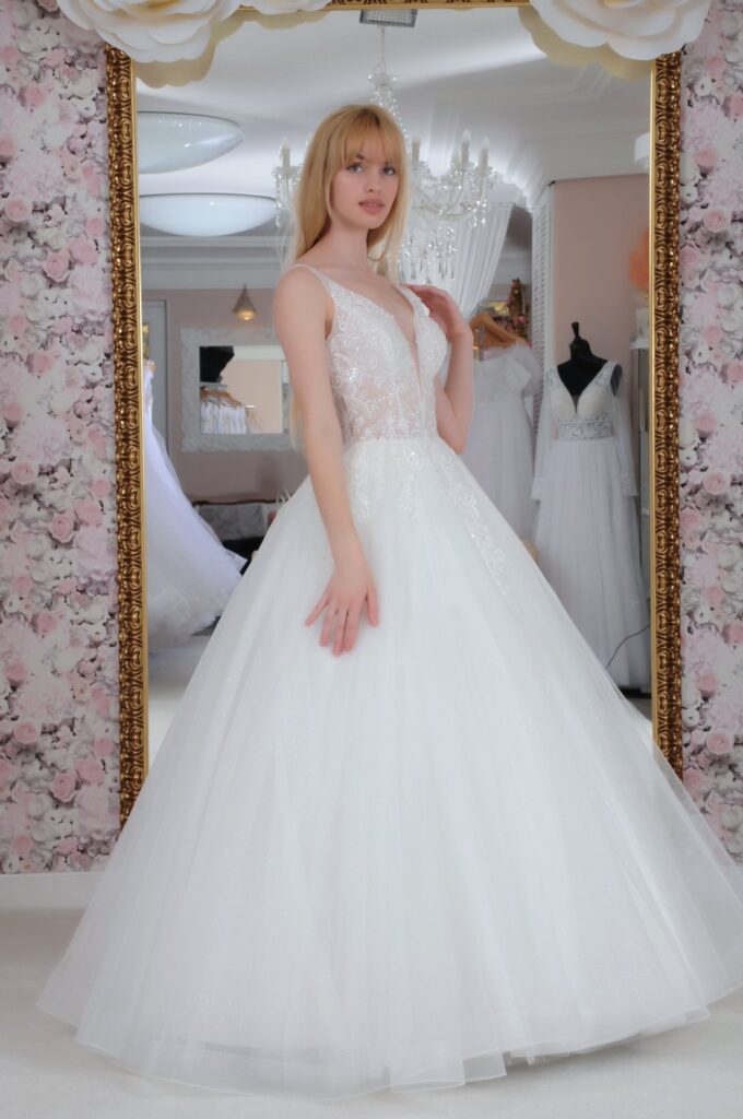 Szalagavató- és báliruha, keringőruha és kölcsönző - Miss Ara - Vác