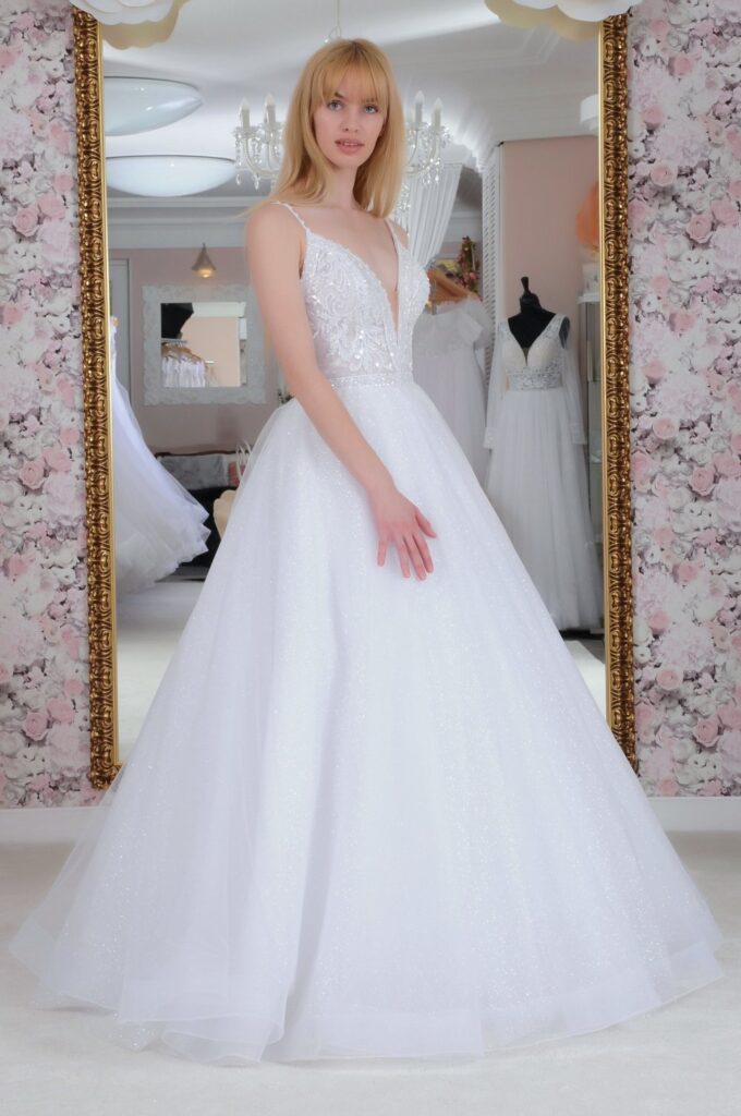 Szalagavató- és báliruha, keringőruha és kölcsönző - Miss Ara - Vác