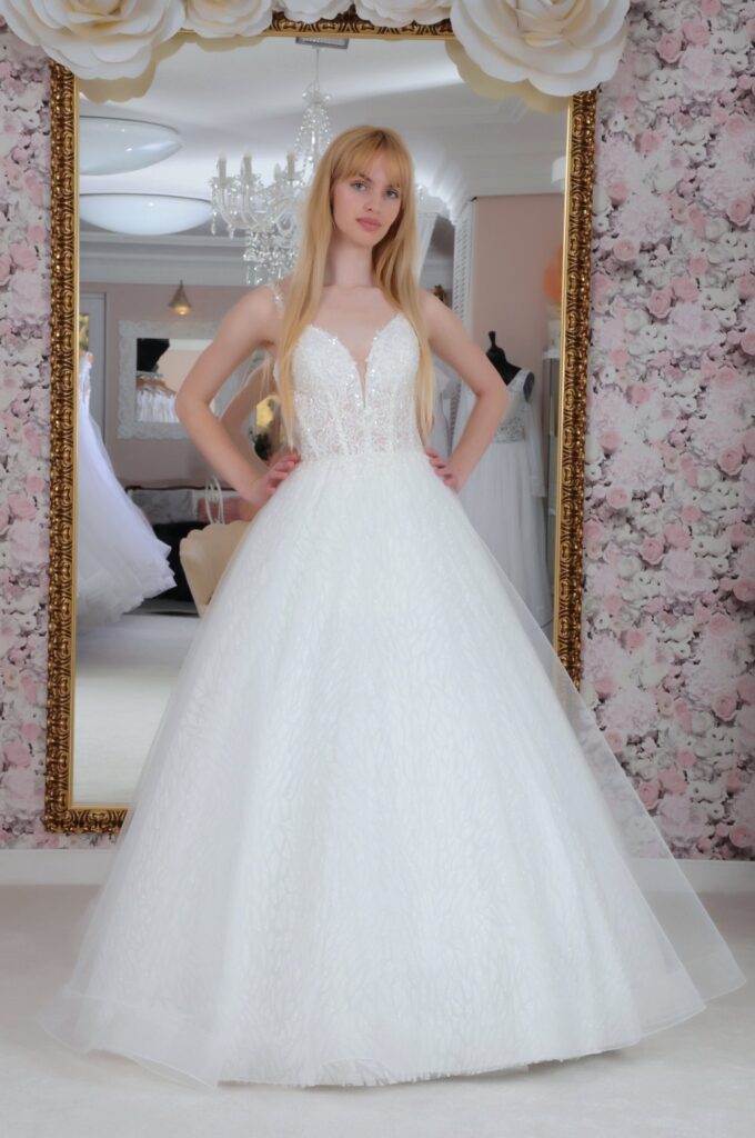 Szalagavató- és báliruha, keringőruha és kölcsönző - Miss Ara - Vác