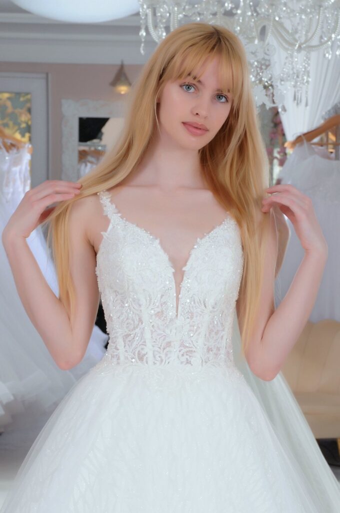 Szalagavató- és báliruha, keringőruha és kölcsönző - Miss Ara - Vác