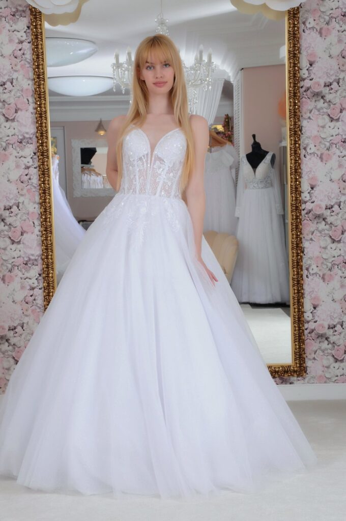 Szalagavató- és báliruha, keringőruha és kölcsönző - Miss Ara - Vác