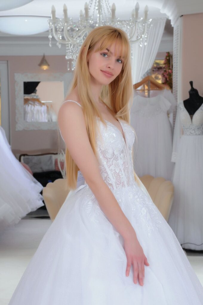 Szalagavató- és báliruha, keringőruha és kölcsönző - Miss Ara - Vác