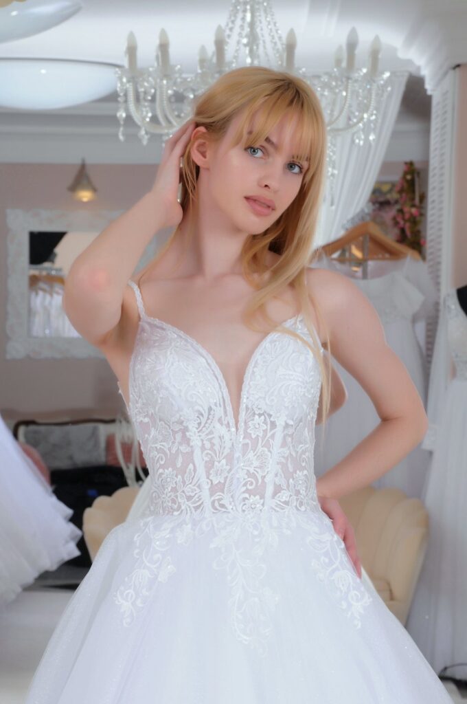 Szalagavató- és báliruha, keringőruha és kölcsönző - Miss Ara - Vác