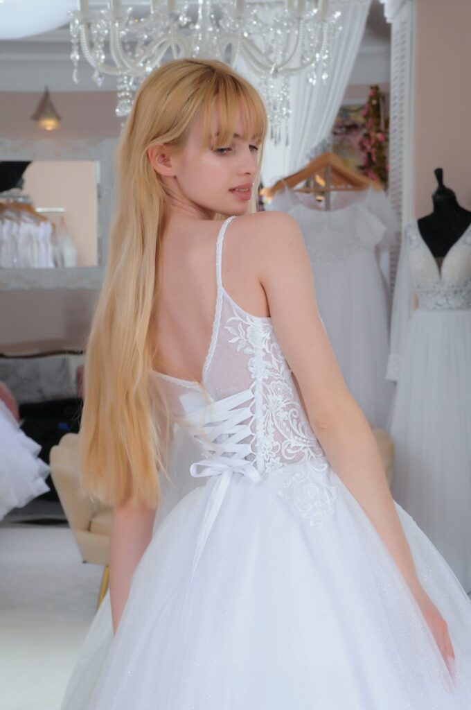 Szalagavató- és báliruha, keringőruha és kölcsönző - Miss Ara - Vác