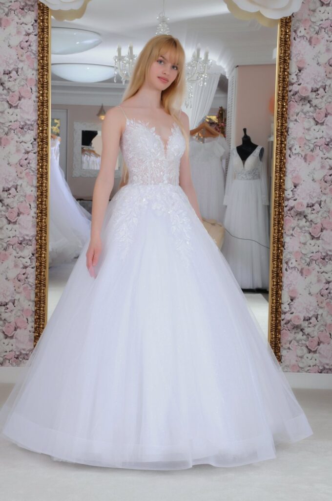 Szalagavató- és báliruha, keringőruha és kölcsönző - Miss Ara - Vác