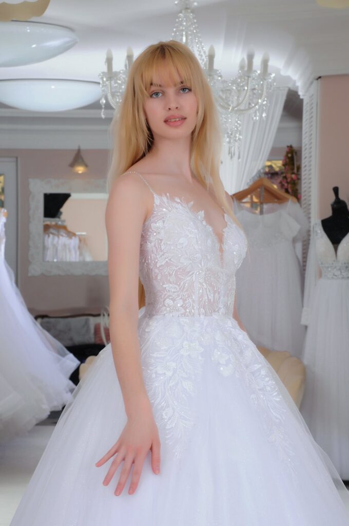 Szalagavató- és báliruha, keringőruha és kölcsönző - Miss Ara - Vác