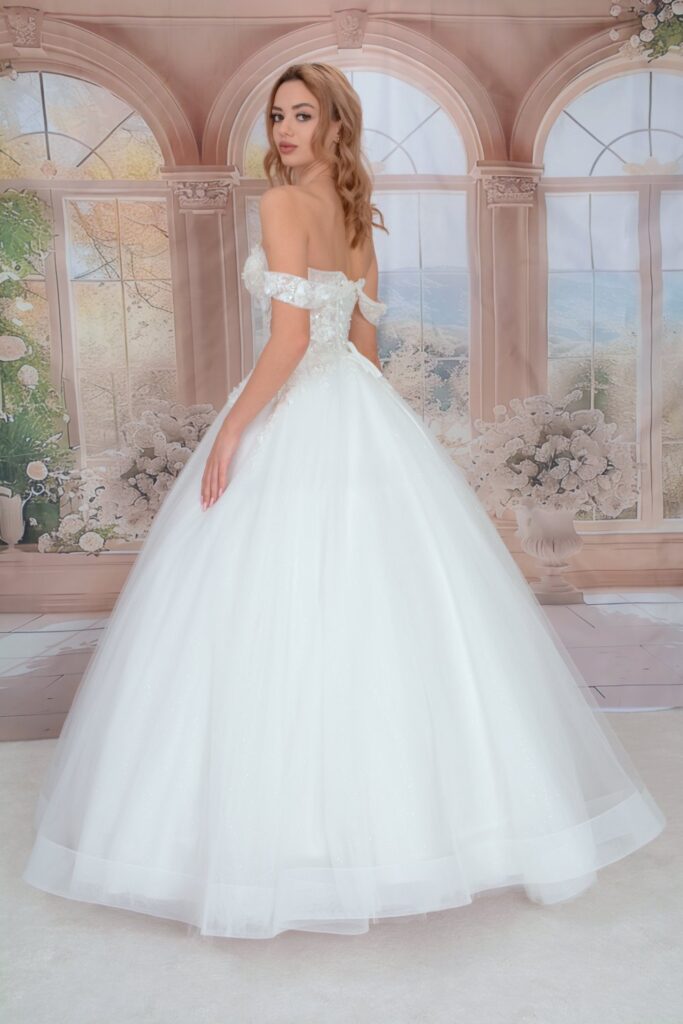 Szalagavató- és báliruha, keringőruha és kölcsönző - Miss Ara - Vác