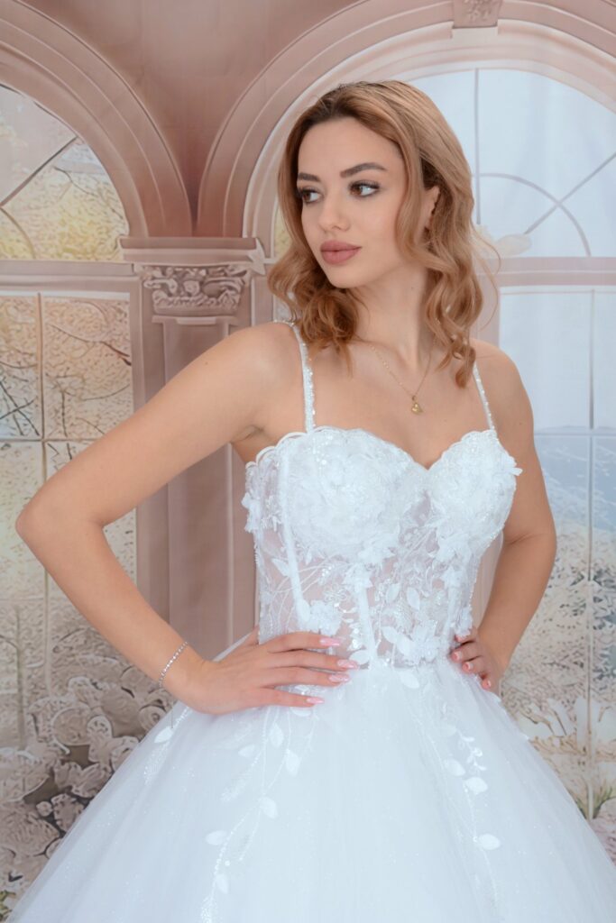 Szalagavató- és báliruha, keringőruha és kölcsönző - Miss Ara - Vác