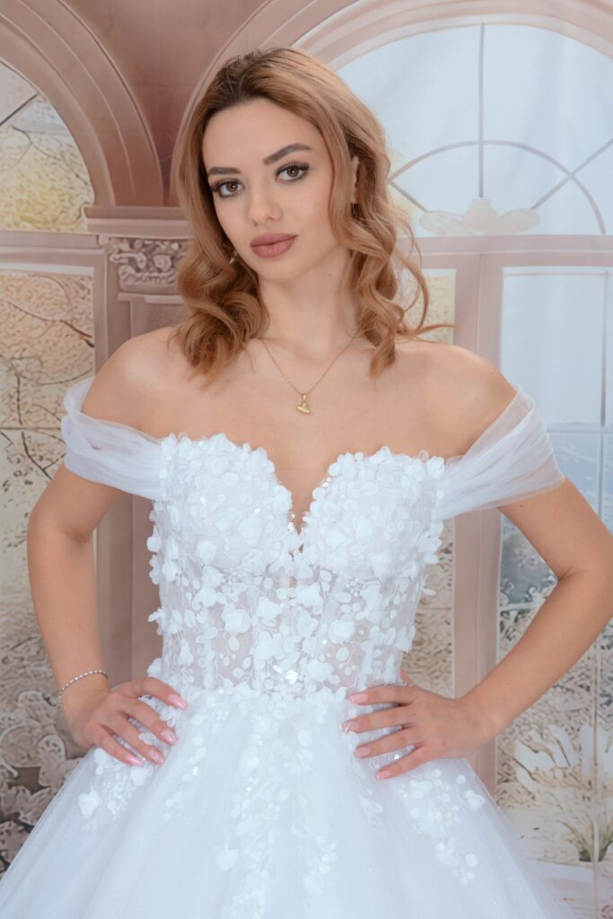 Szalagavató- és báliruha, keringőruha és kölcsönző - Miss Ara - Vác