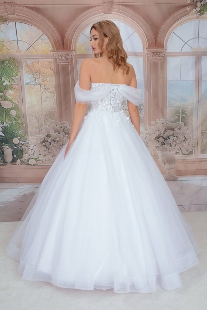 Szalagavató- és báliruha, keringőruha és kölcsönző - Miss Ara - Vác