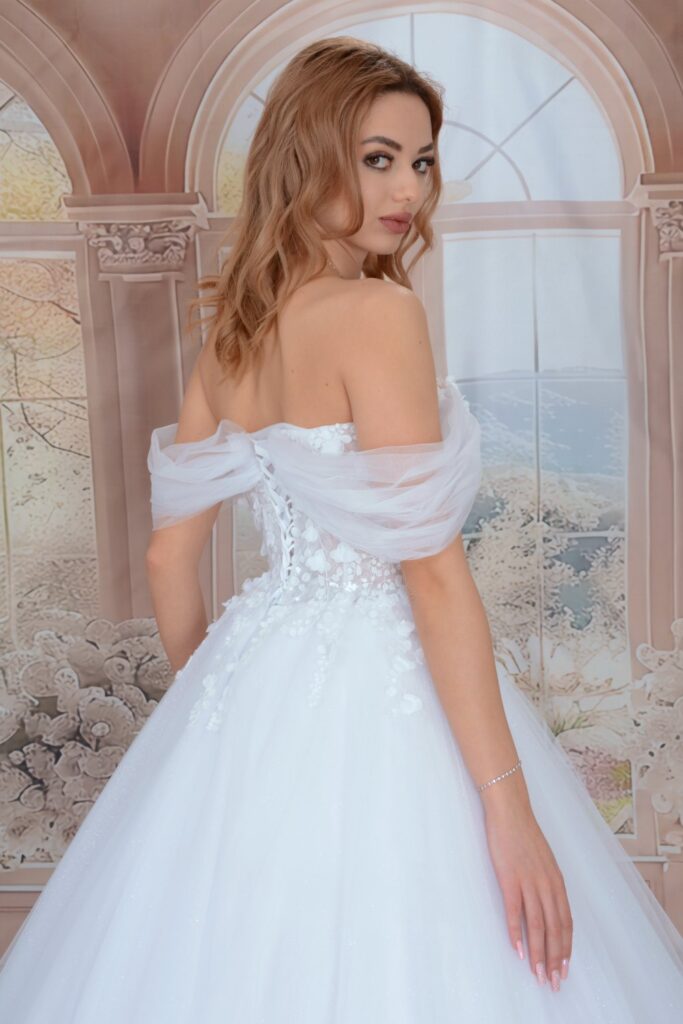 Szalagavató- és báliruha, keringőruha és kölcsönző - Miss Ara - Vác