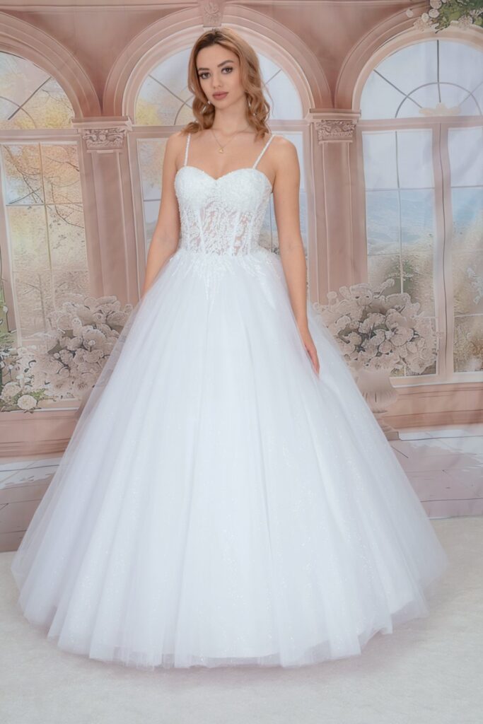 Szalagavató- és báliruha, keringőruha és kölcsönző - Miss Ara - Vác