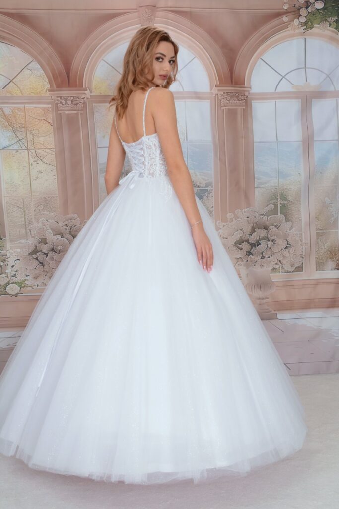 Szalagavató- és báliruha, keringőruha és kölcsönző - Miss Ara - Vác