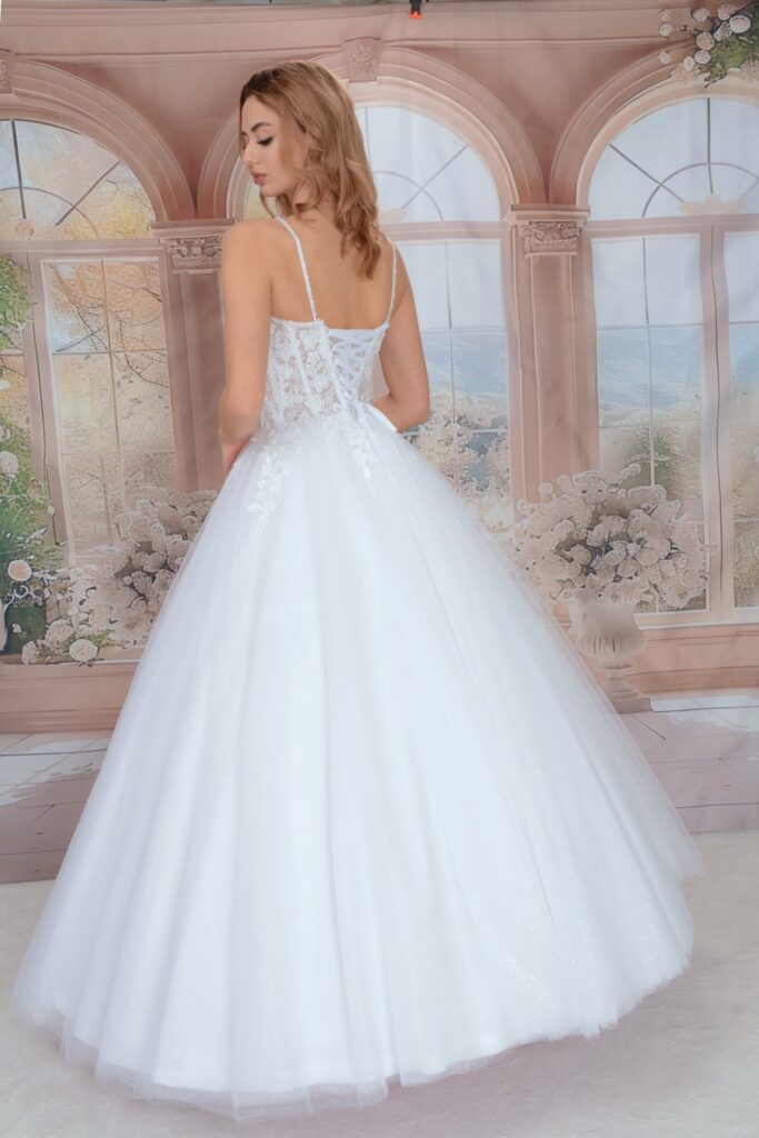 Szalagavató- és báliruha, keringőruha és kölcsönző - Miss Ara - Vác