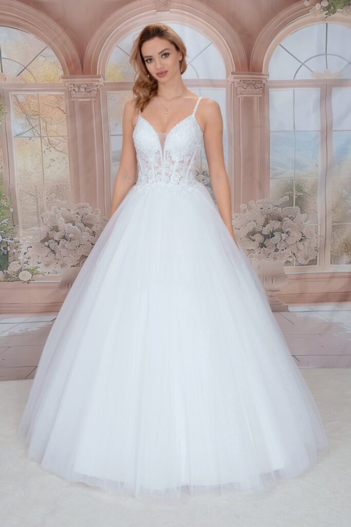 Szalagavató- és báliruha, keringőruha és kölcsönző - Miss Ara - Vác