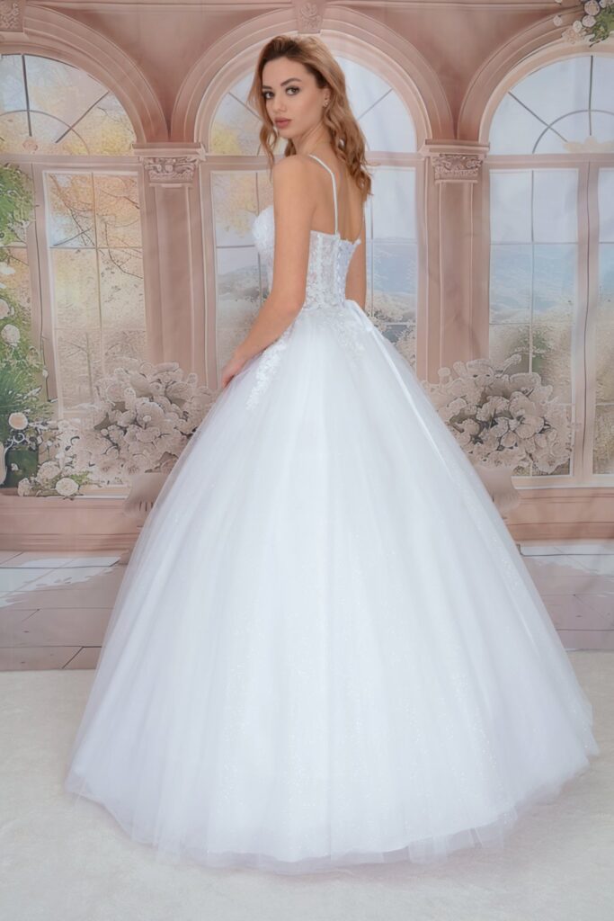 Szalagavató- és báliruha, keringőruha és kölcsönző - Miss Ara - Vác