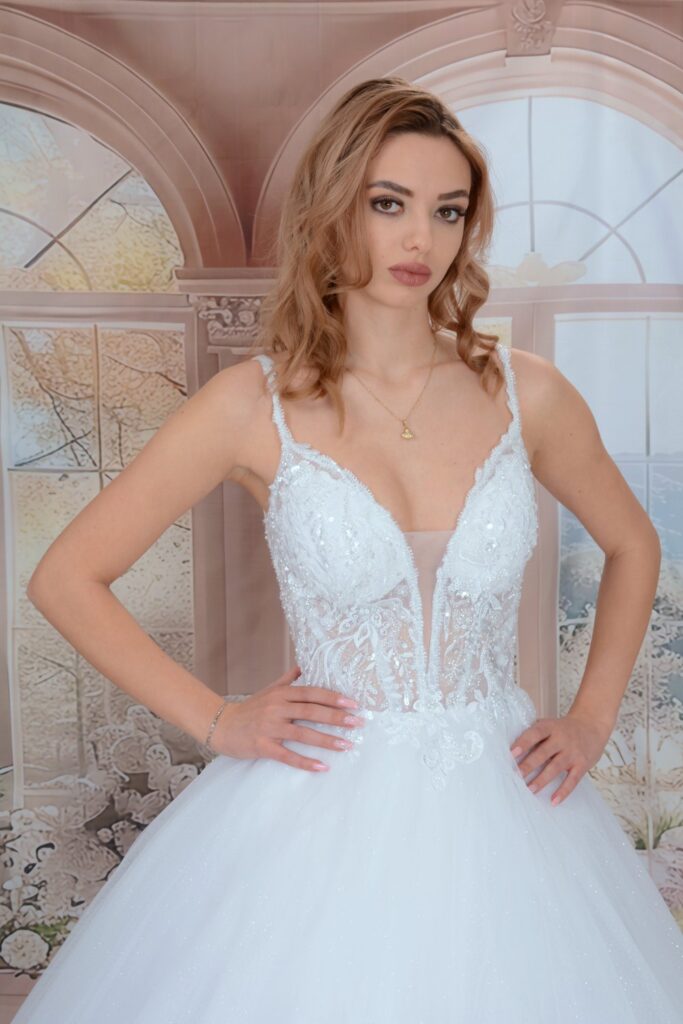 Szalagavató- és báliruha, keringőruha és kölcsönző - Miss Ara - Vác