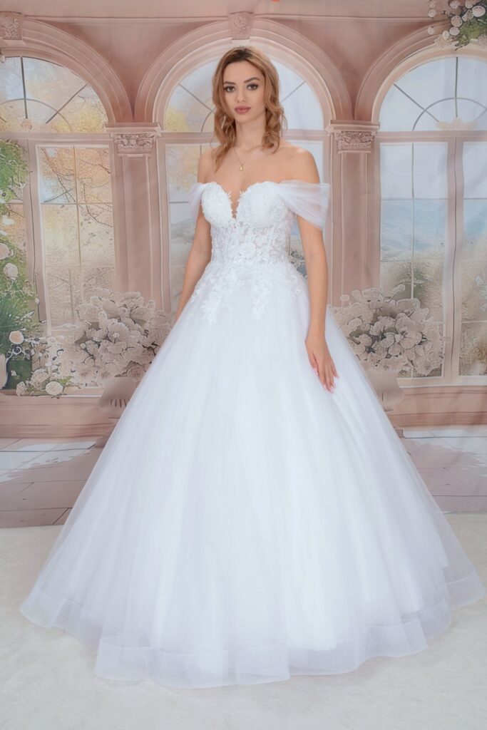 Szalagavató- és báliruha, keringőruha és kölcsönző - Miss Ara - Vác