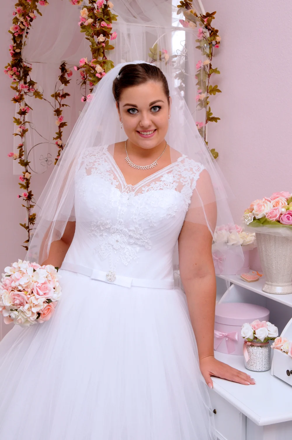 Molett menyasszonyi ruhakölcsönző Vácon - Miss Ara