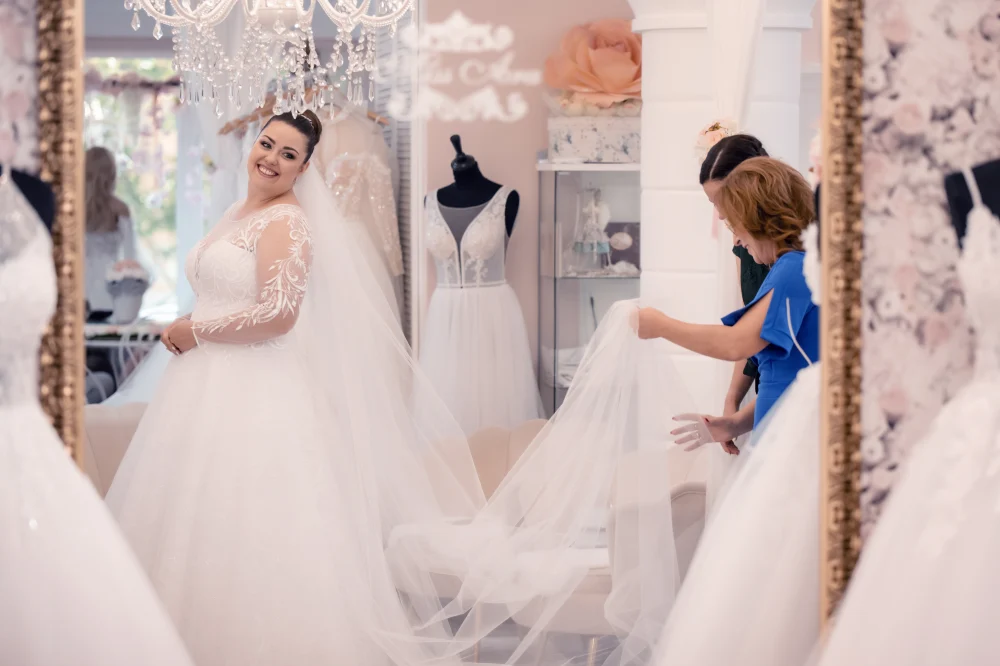 Molett menyasszonyi ruhakölcsönző Vácon - Miss Ara