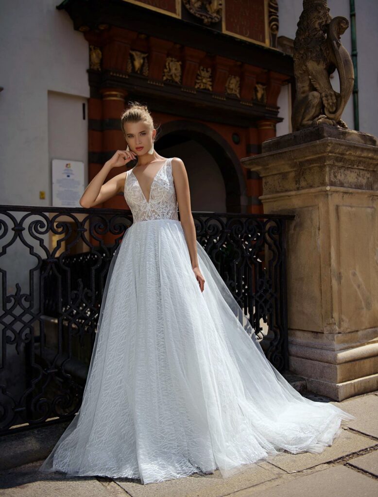 modern esküvői ruha - Miss Ara