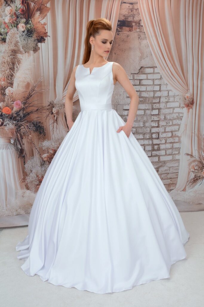 Modern esküvői ruha - Miss Ara - Vác