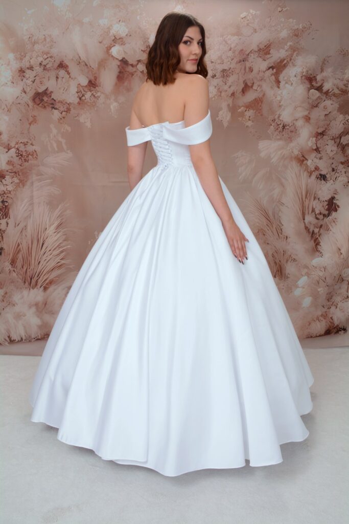 Modern esküvői ruha - Miss Ara - Vác