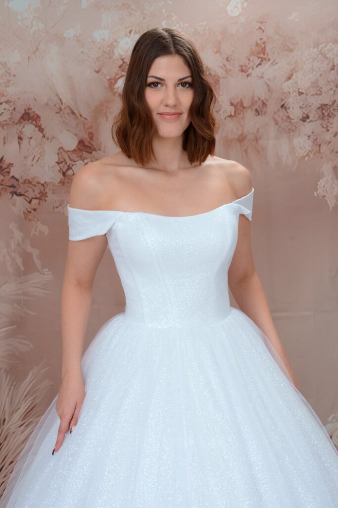 Modern esküvői ruha - Miss Ara - Vác