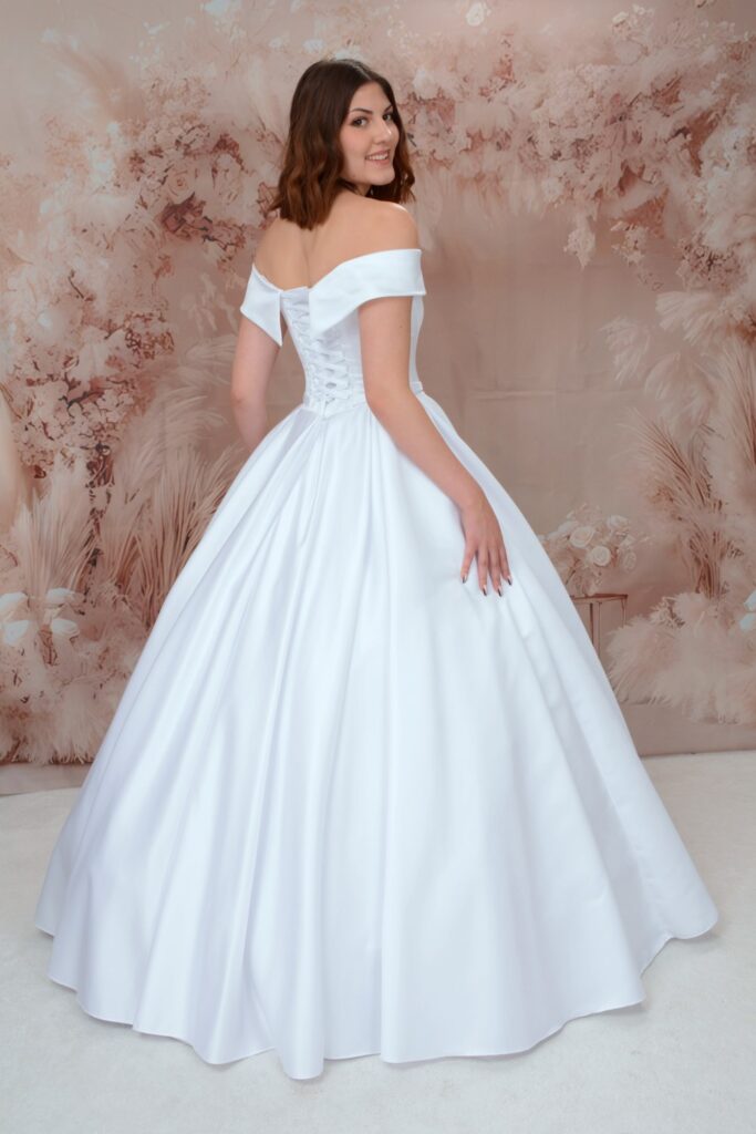 Modern esküvői ruha - Miss Ara - Vác