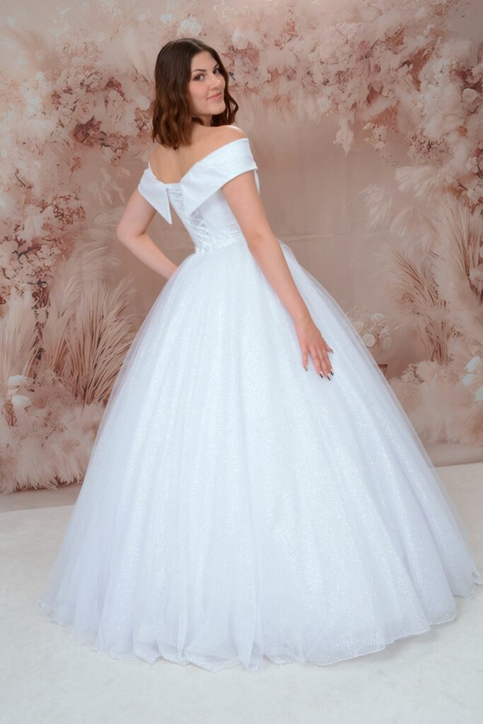 Modern esküvői ruha - Miss Ara - Vác